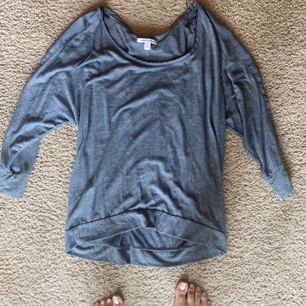 Gray light weight 3/4 sleeve shirt